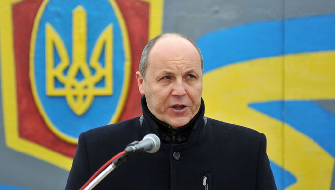 Председатель Верховной рады Украины Андрей Парубий во время посещения полка реактивной артиллерии во...