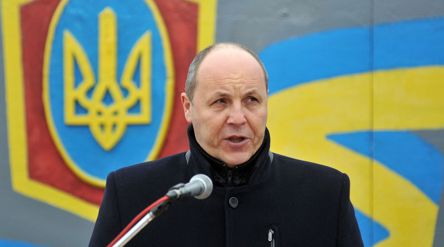 Председатель Верховной рады Украины Андрей Парубий во время посещения полка реактивной артиллерии во Львовской области, февраль 2017 года