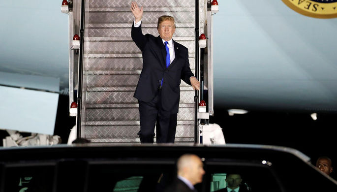 Президент США Дональд Трамп после прибытия в Сингапур, 10 июня 2018 года