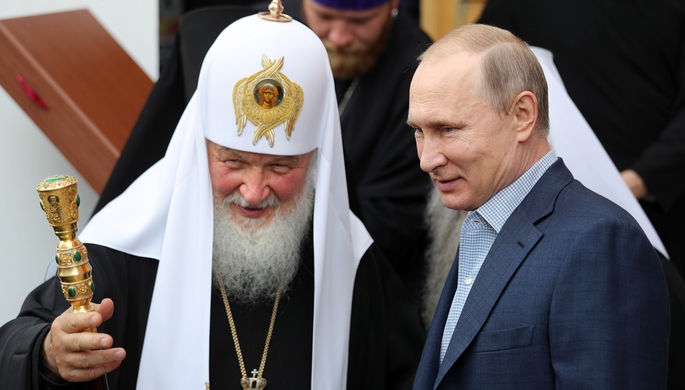 Патриарх Московский и всея Руси Кирилл и президент России Владимир Путин во время посещения...