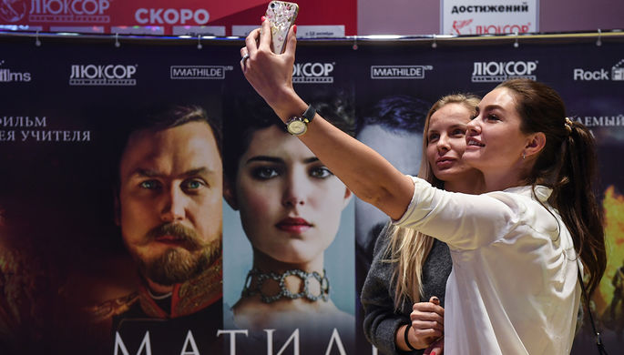 Перед предпремьерным показом фильма Алексея Учителя «Матильда» в Новосибирске, 22...