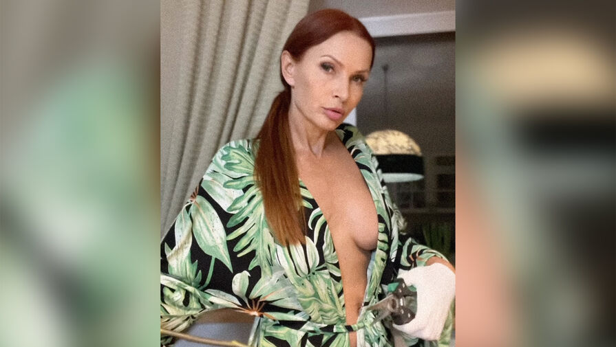 Актриса Эвелина Бледанс опубликовала фото в халате