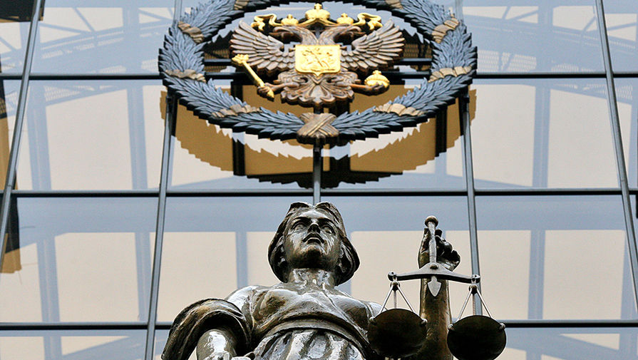  Статуя Фемиды на фасаде здания Верховного суда РФ в Москве 