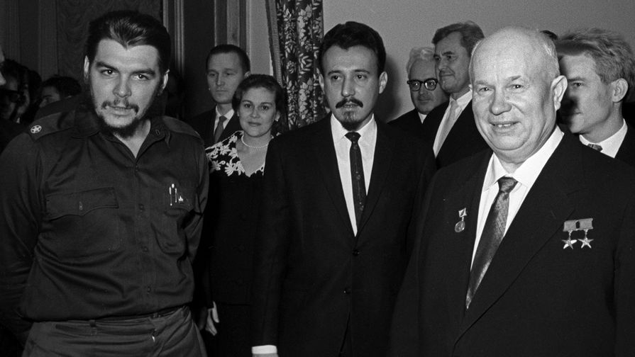 1960 год. Эрнесто "Че" Гевара и председатель Совета Министров СССР Никита Сергеевич Хрущев в посольстве Республики Кубы в Москве
