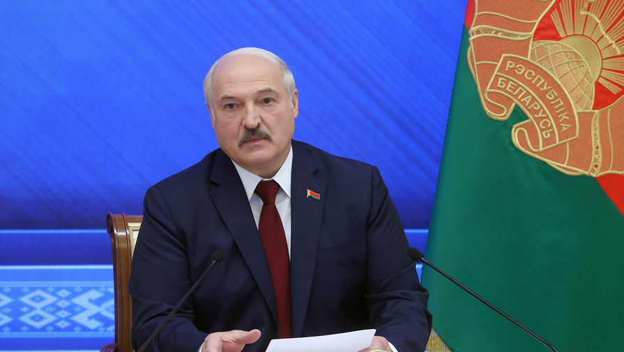 Еврокомиссар сравнил Лукашенко с "туроператорами без лицензии" из-за ситуации с мигрантами