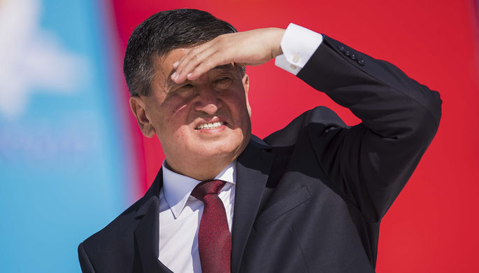 Премьер-министр Киргизии Сооронбай Жээнбеков во время празднования 25-летия независимости страны в...