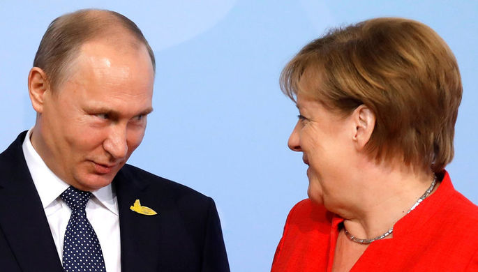 Президент России Владимир Путин и канцлер ФРГ Ангела Меркель во время саммита G20 в Гамбурге, июль...