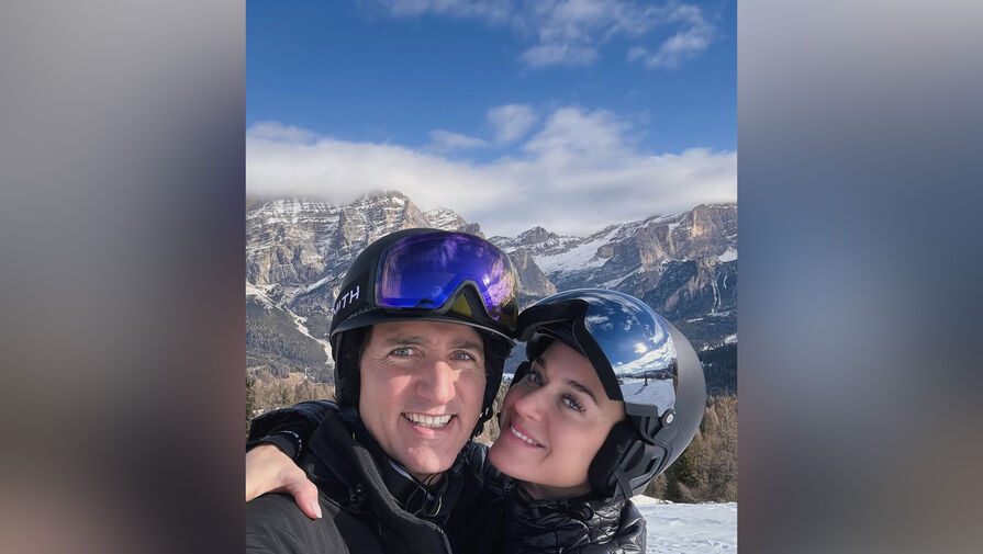 Певица Кэти Перри выложила фото с бойфрендом Трюдо на фоне нового романа Блума