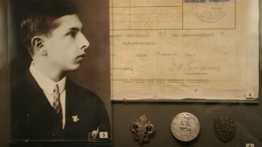 Фотография Степана Бандеры, учащегося Стрийской гимназии имени Шептицкого, и свидетельство об окончании гимназии