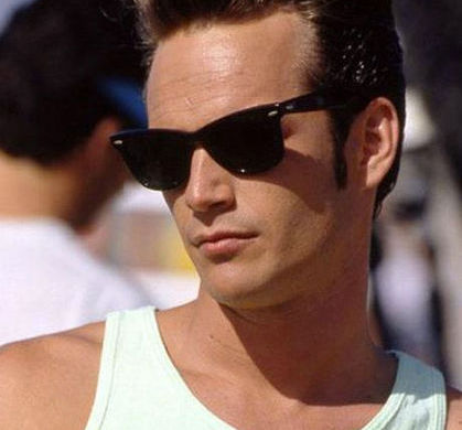 Люк Перри в роли Дилана. Кадр из сериала «Беверли Хилз, 90210» (1990)