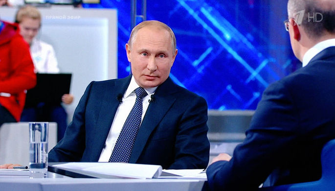 Во время «прямой линии» с президентом России Владимиром Путиным в Москве, 7 июня 2018...