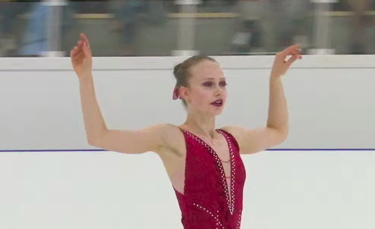Анна Щербакова выступает в показательных выступлениях на чемпионате России по фигурному катанию в Саранске