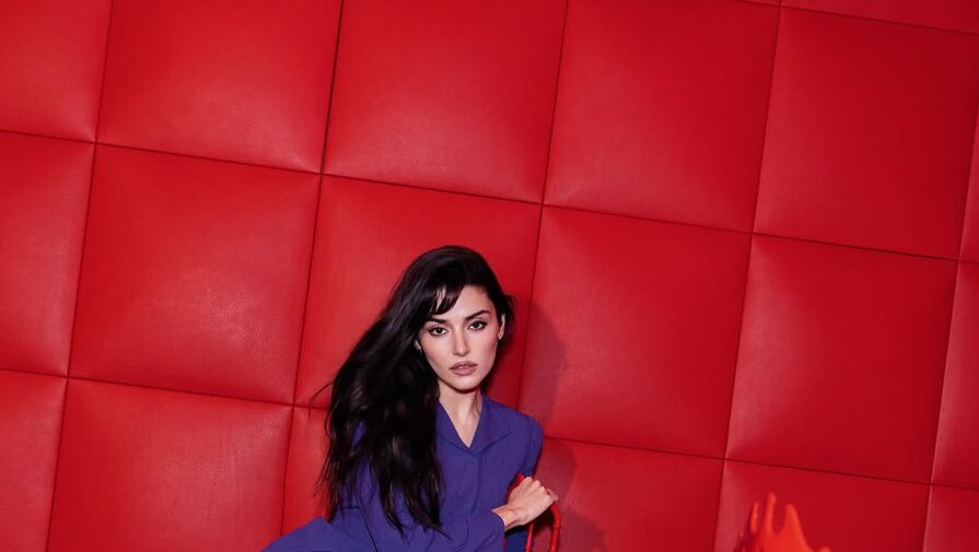 Актрису Ханде Эрчел раскритиковали за откровенную съемку в кружевных колготках