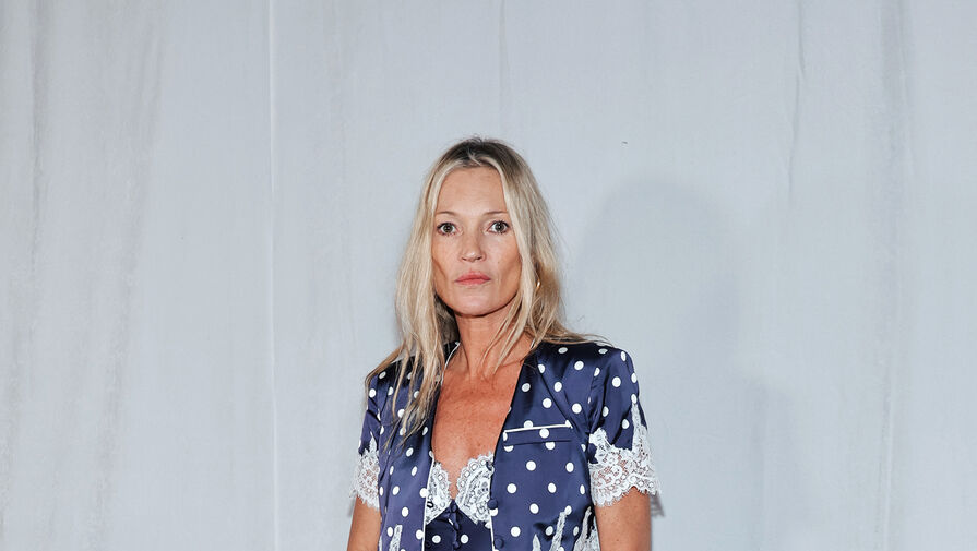 Модель Кейт Мосс в платье с полька-дот и кружевом снялась на кинопремьере