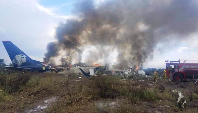 На месте крушения самолета Embraer-190 авиакомпании Aeromexico в Мексике, 1 августа 2018 года