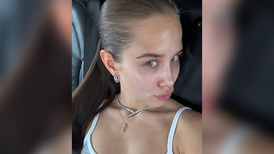 Невеста певца Лепса Аврора снялась в колье и серьгах за 5,8 млн рублей