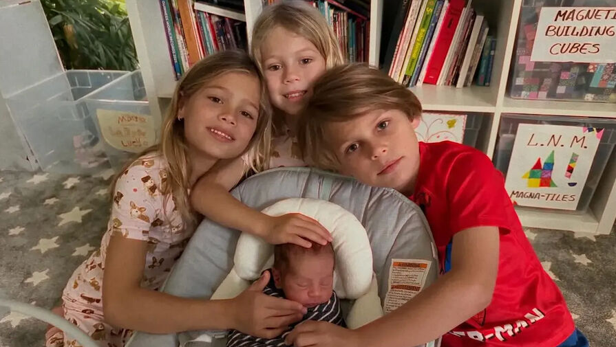 Экс-теннисистка Курникова выложила фото с детьми от Иглесиаса