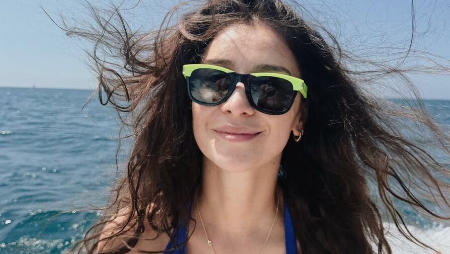 Актриса Равшана Куркова показала фигуру в купальнике