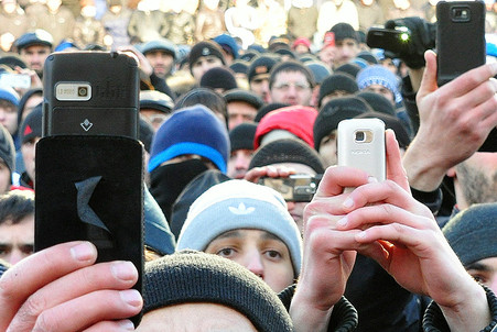 При всех включенных сервисах и активном общении смартфоны «выжирают» аккумулятор на раз