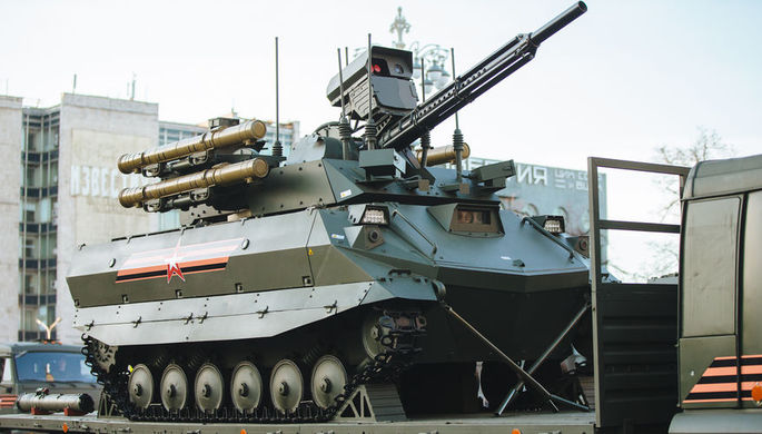 Боевой многофункциональный робототехнический комплекс «Уран-9» на репетиции парада 3 мая 2018 года