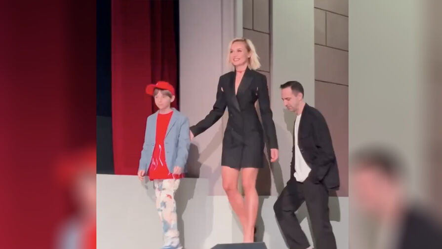 Певица Полина Гагарина пришла на премьеру в мини-платье