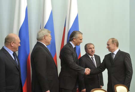 Владимир Путин, гендиректор ОАО «Газпромнефть» Александр Дюков и губернатор Томской области Сергей Жвачкин