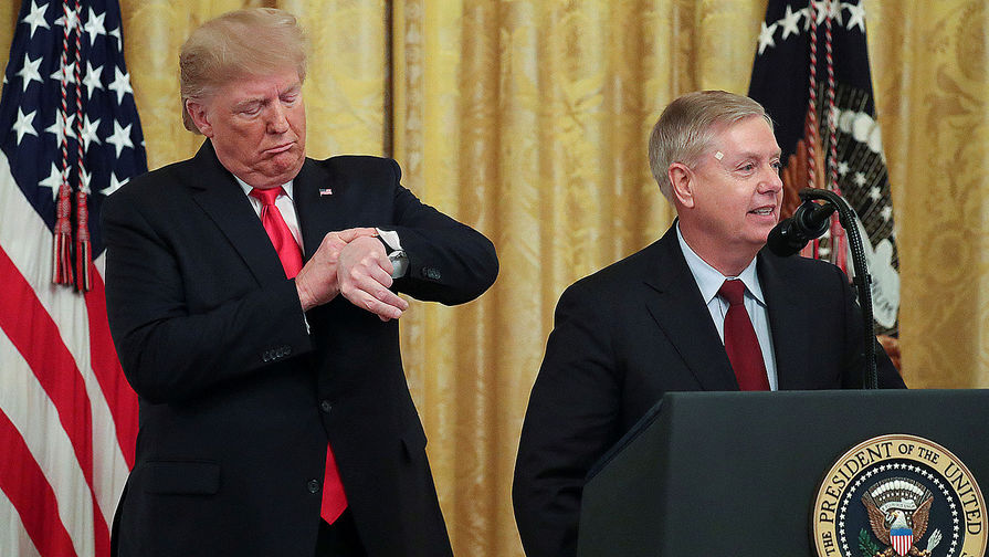  Президент США Дональд Трамп во время выступления сенатора Линдси Грэма на мероприятии в Белом доме... 