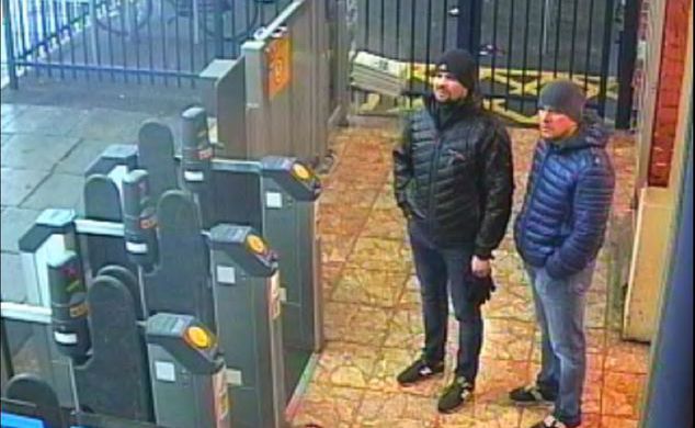 Подозреваемые в попытке убийства Сергея Скрипаля и его дочери Юлии в Солсбери Александр Петров и...