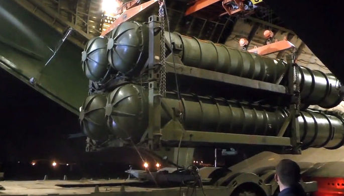 Зенитно-ракетные комплексы С-300, доставленные в Сирийскую Арабскую республику самолетом Ан-124-100...