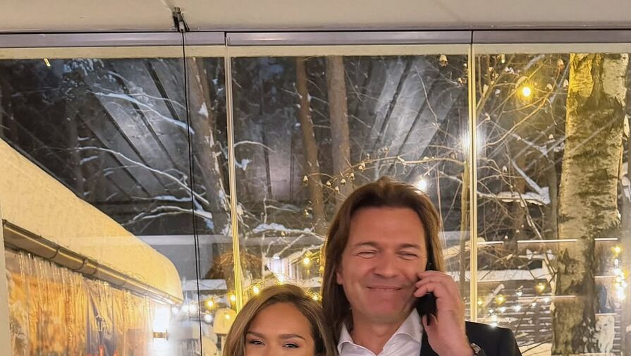 Бизнесвумен Стеша Маликова в мини-платье поздравила отца с 56-летием