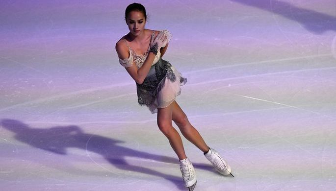 Алина Загитова выступает в короткой программе женского одиночного катания на 3-м этапе Гран-при по...