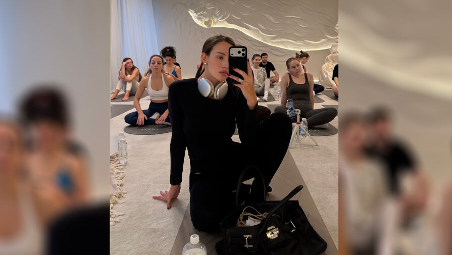 Модель Валентина Иванова снялась на йоге через четыре месяца после родов