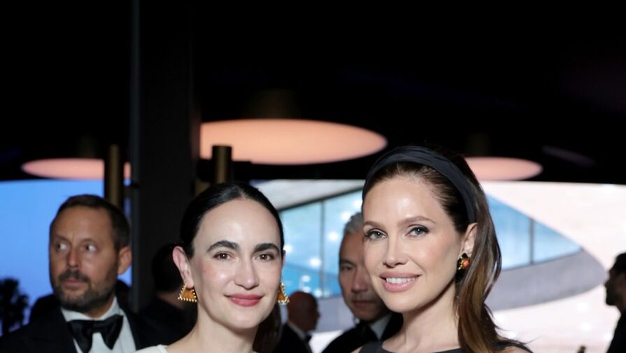 Бизнесвумен Дарья Жукова появилась на публике в платье с голой спиной