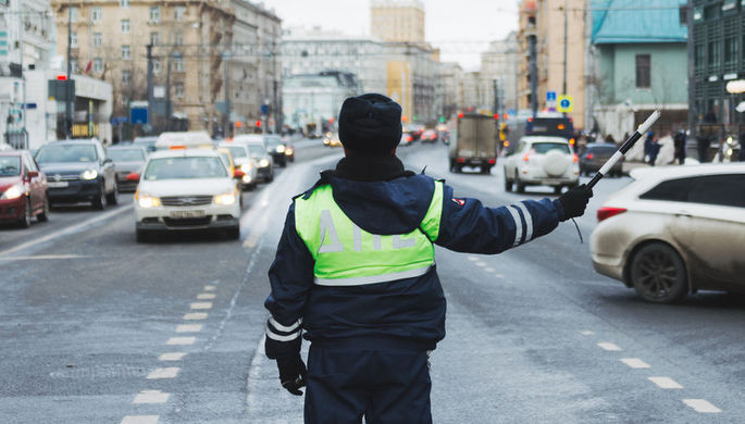 В столице РФ шофёр избил инспектора ГИБДД при проверке документов В столице РФ шофёр избил инспектора ГИБДД при проверке документов
