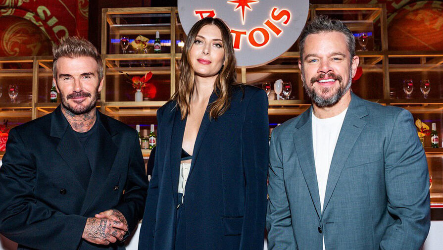 Теннисистка Мария Шарапова снялась с футболистом Дэвидом Бекхэмом в баре