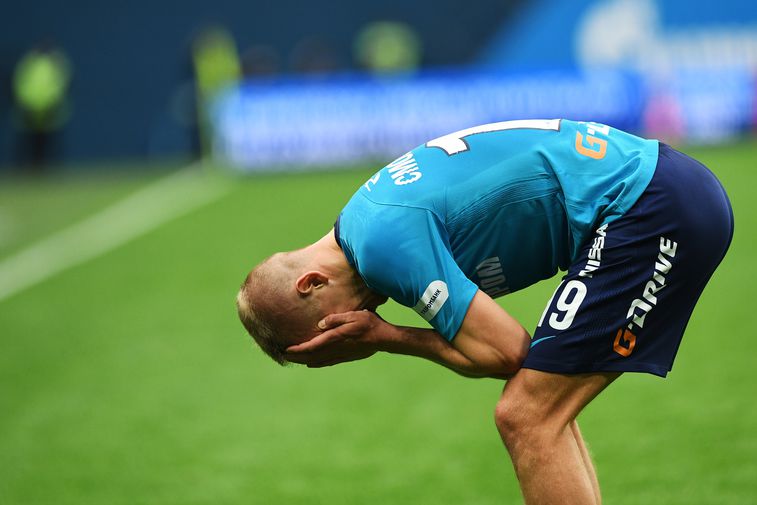 Игрок "Зенита" Игорь Смольников в матче 28-го тура чемпионата России по футболу против ЦСКА.