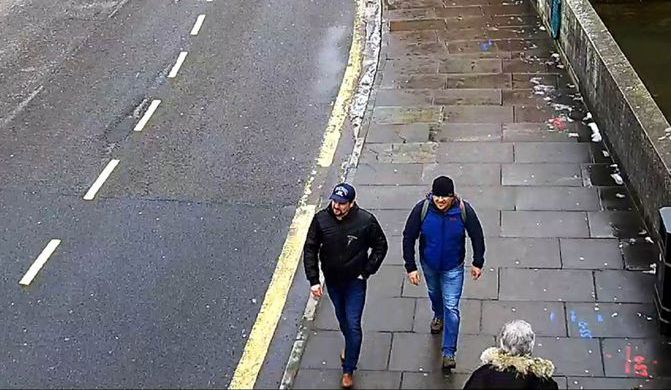 Подозреваемые в попытке убийства Сергея Скрипаля и его дочери Юлии в Солсбери Александр Петров и...