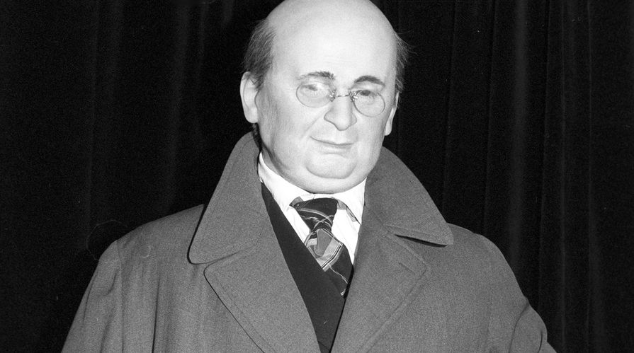 Восковая скульптура руководителя НКВД (1938-1945) Лаврентия Павловича Берии. Выставка восковых фигур "Русская история в восковом портрете". Из собрания Санкт-Петербургского исторического музея восковых фигур. Филиал Государственного центрального музея современной истории России, 1992 год
