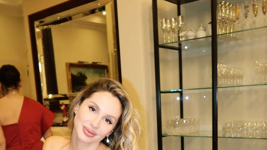 Певица Светлана Лобода снялась в мини-платье