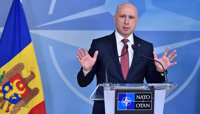 Премьер-министр Молдавии Павел Филип во время встречи с генсеком НАТО Йенсом Столтенбергом в...