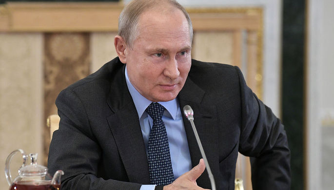 Президент России Владимир Путин во время встречи с руководителями информагентств в рамках...