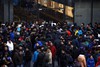 «Спрос на iPhone 4S просто невероятен и в наших китайских магазинах они уже распроданы, —...