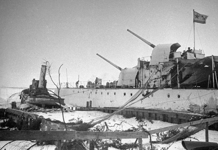 Эскадренный миноносец "Опытный" на боевой позиции в блокадном Ленинграде во время Великой Отечественной войны