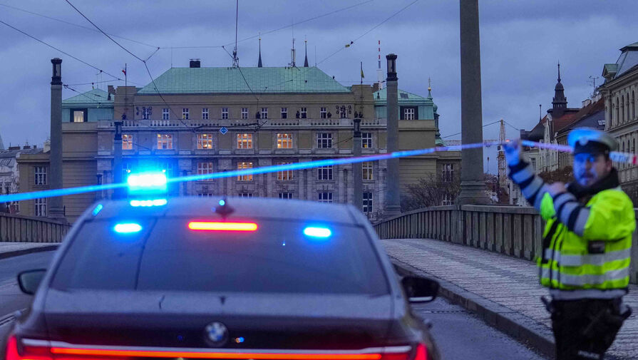 Полиция Чехии: при стрельбе в университете Праги погибли 15 человек