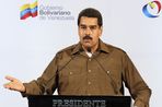 Президент Венесуэлы Николас Мадуро заявил, что экс-президент Колумбии Альваро Урибе собирается убить...