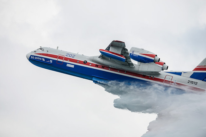 Многоцелевой самолет-амфибия Бе-200 ЧС