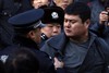 «Я очень зол, — цитирует Bloomberg 59-летнего пенсинера, который хотел купить устройство...