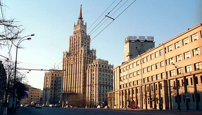 Вид на административно-жилое здание, построенное в 1952 году по проекту А. Душкина, Б. Мезенцева...