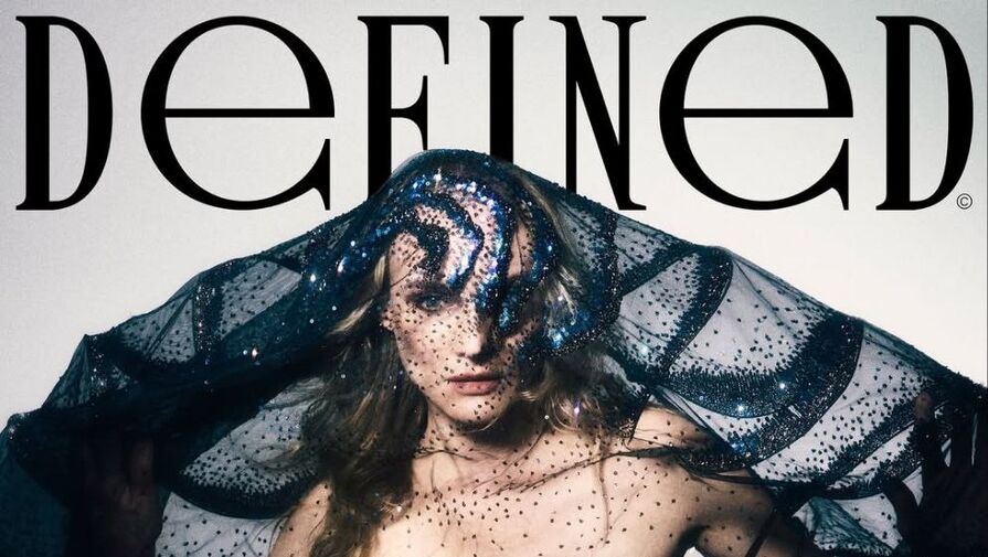 Актриса Диана Крюгер в мини-платье с глубоким декольте снялась для глянца