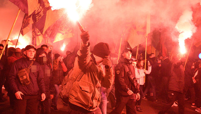 Украинские националисты во время марша в Киеве, октябрь 2017 году